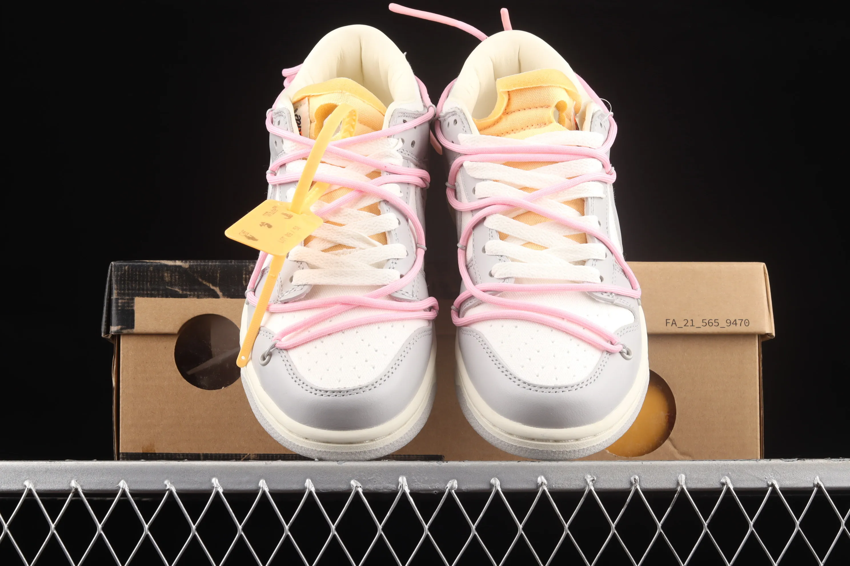 All Categories Nk SB Dunk Series Nk SB Dunk Low Low-top sneakers Pure original version OF x Nk Dunk Low OW Gray SB smashed backboard fashion casual sneakers DM1602-109